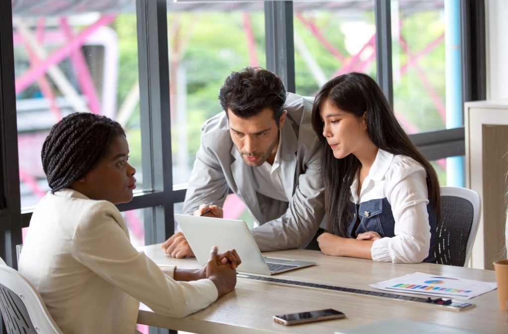 Pesquise e converse com os clientes dessa empresa e desconfie dos preços baixos